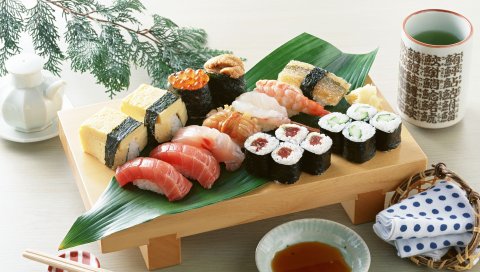 Булочки, суши, морепродукты, тарелки, продукты питания, японская еда