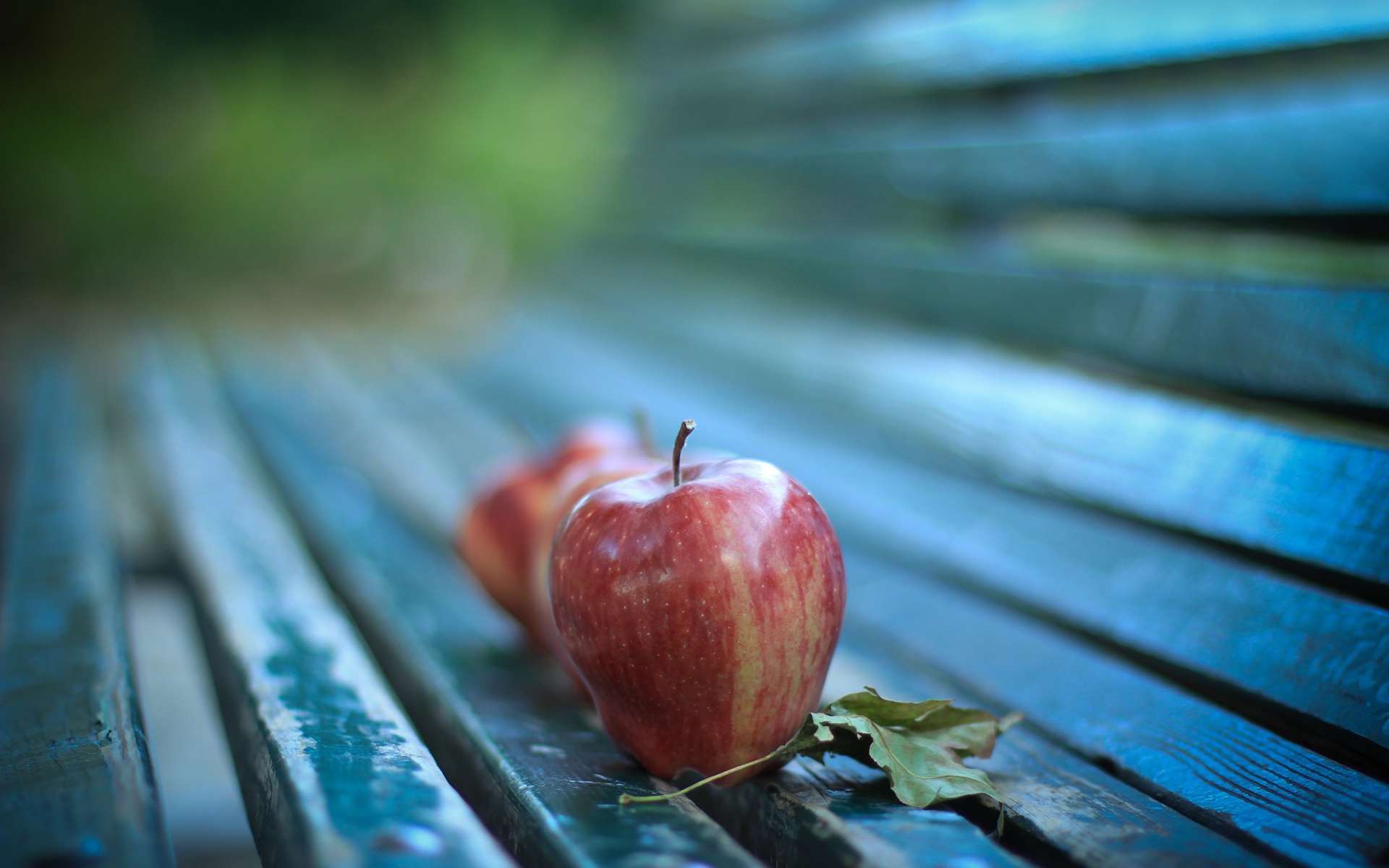 Осень стол с яблоками