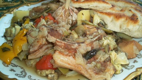 Еда, кебаб, мясо, томатный соус, овощи, огурцы, помидоры, шампуры