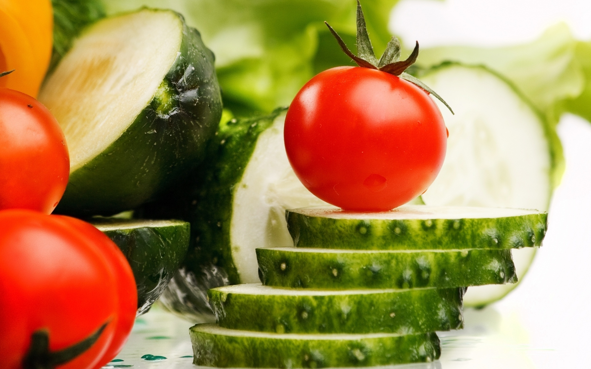 Картинки Помидоры, помидоры черри, огурцы фото и обои на рабочий стол