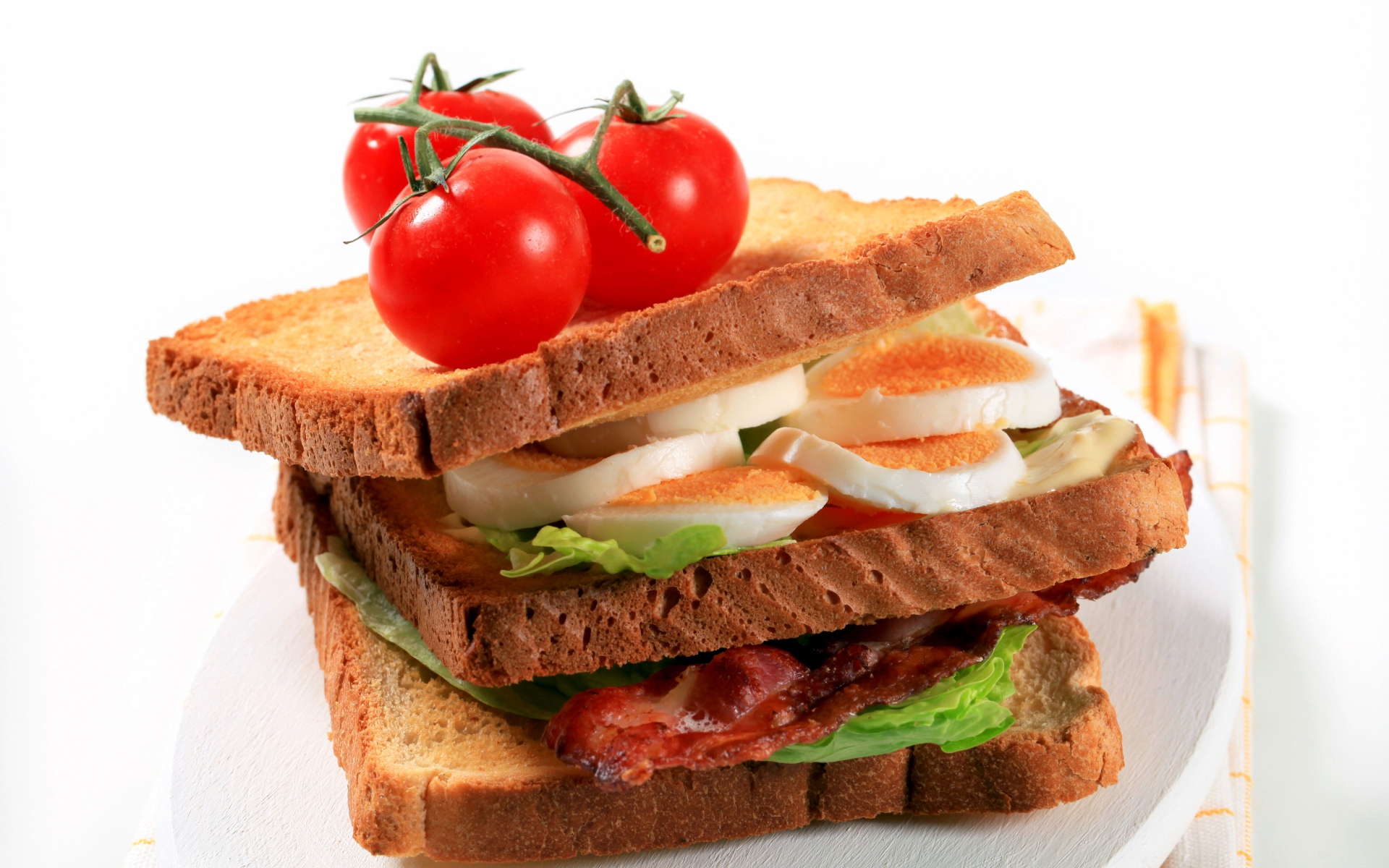 Картинки Сэндвич, яйца, помидоры, хлеб, мясо фото и обои на рабочий стол