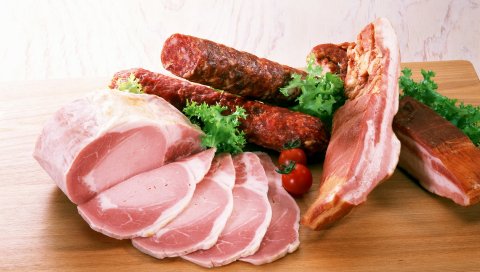 Мясо, колбаса, мясо, зелень