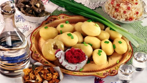 Картофель, грибы, травы, напитки