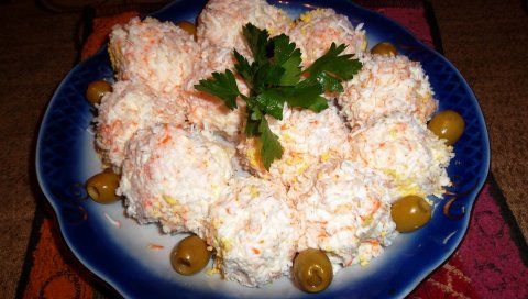 Салат, украшения, овощи, соус