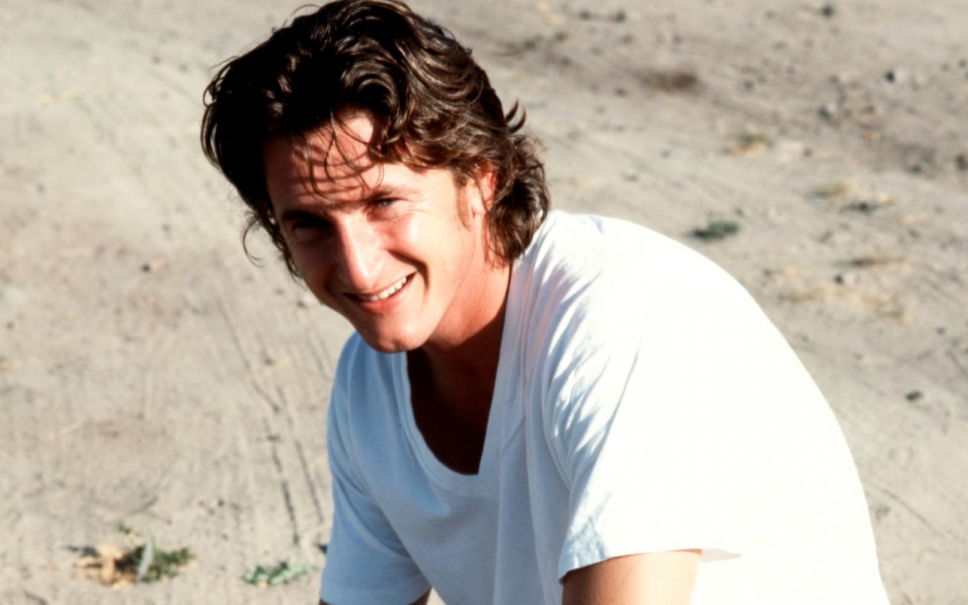 Картинки Sean penn, коричневый, песок, фото и обои на рабочий стол