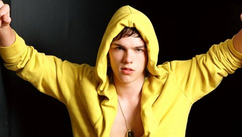 Nicholas hoult, куртка, капюшон,