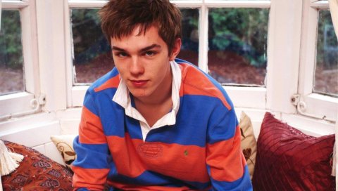 Nicholas hoult, актер, мужчина, взгляд, комната