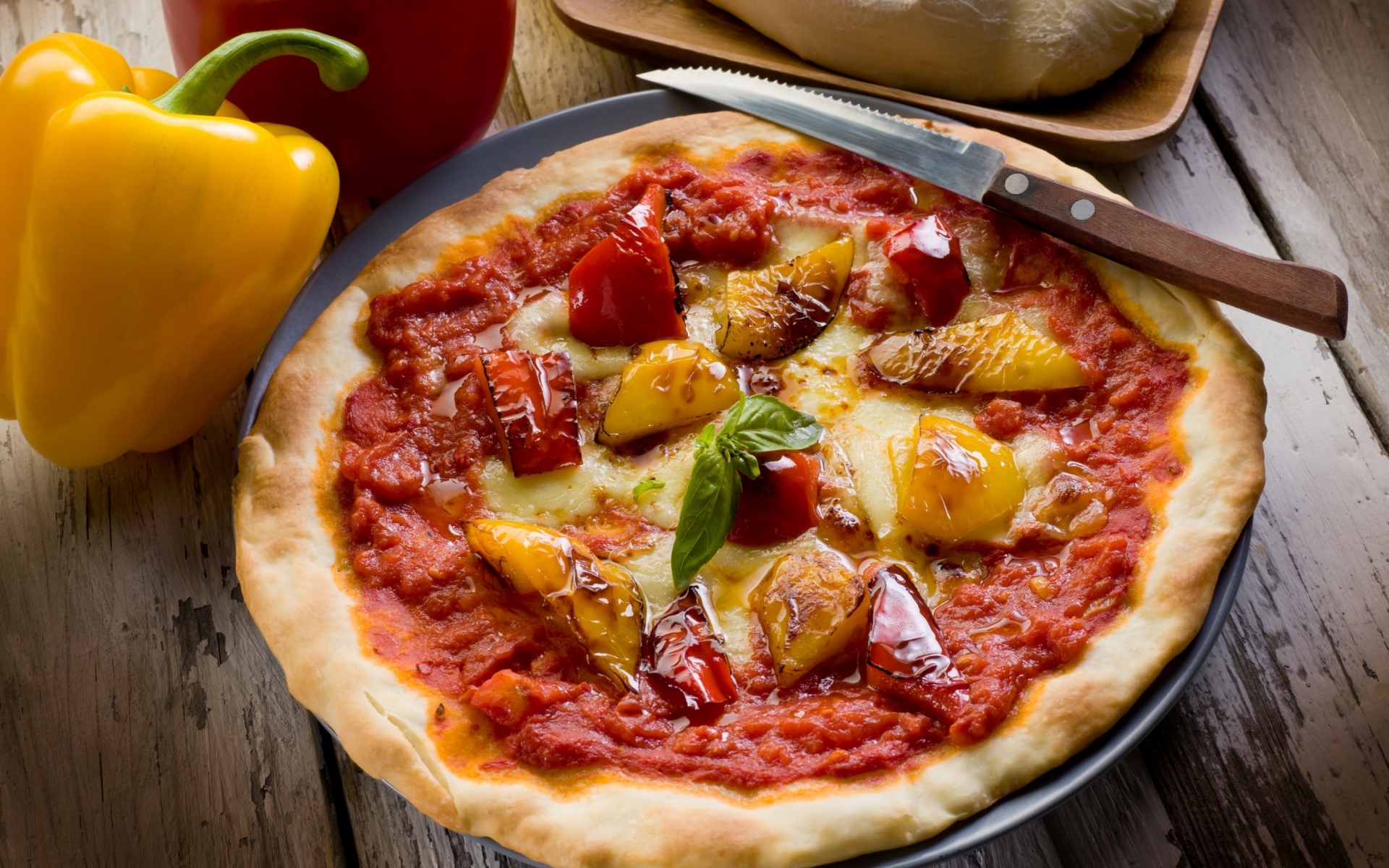 Картинки Пицца, мясо, сыр, перец фото и обои на рабочий стол