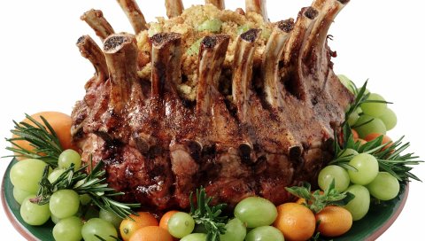 Мясо, помидоры, тарелки, ребра