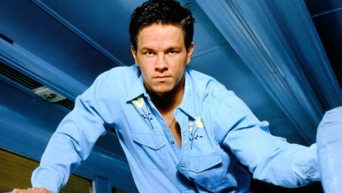 Знак wahlberg, поза, глаза, рубашка