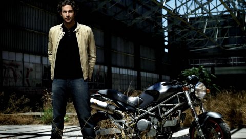 Zachary levi, мотоцикл, чёрные волосы, актер