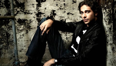 Zachary levi, темная куртка, фотосессия
