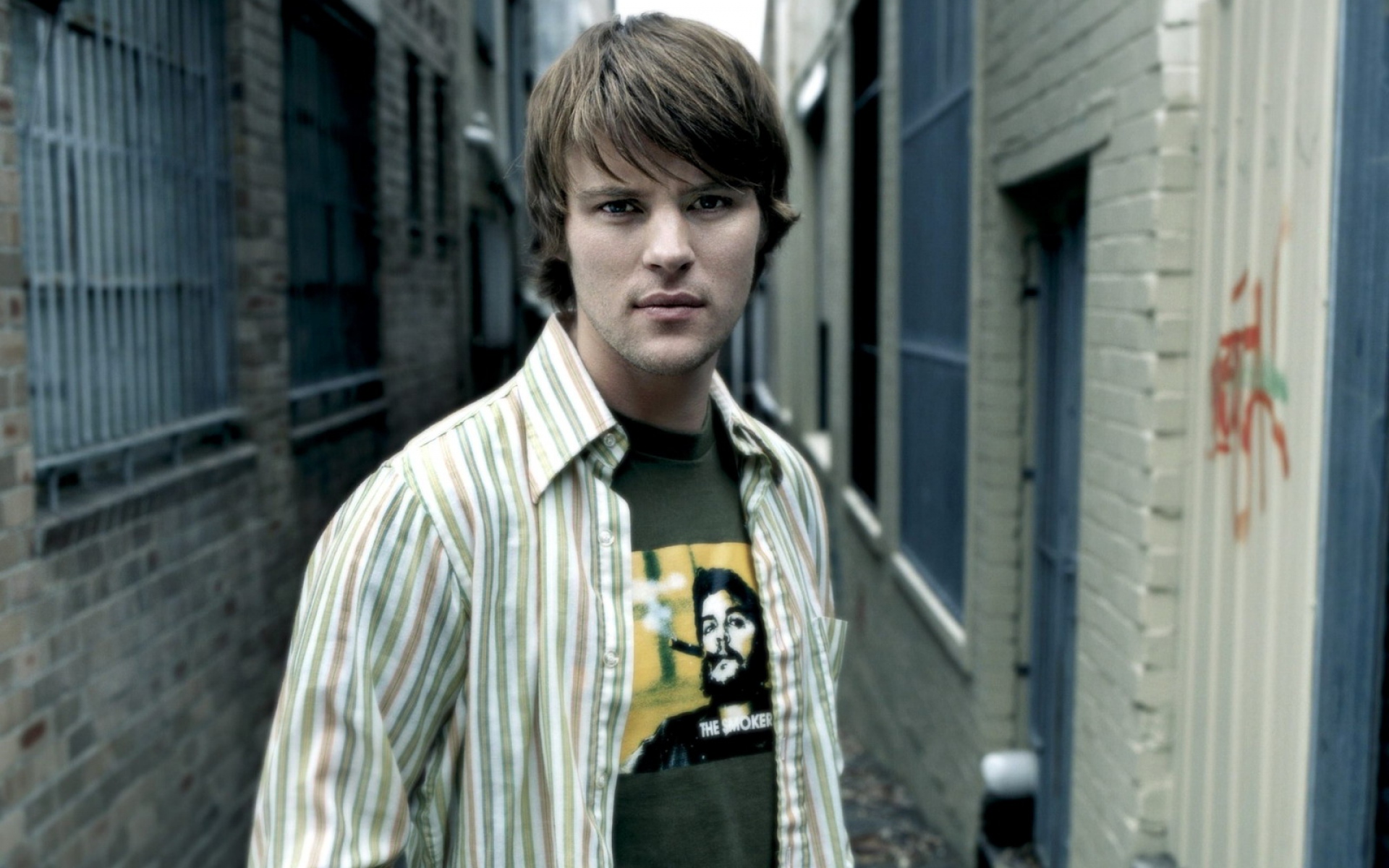 Картинки Jesse spencer, актер, рубашка, улица фото и обои на рабочий стол