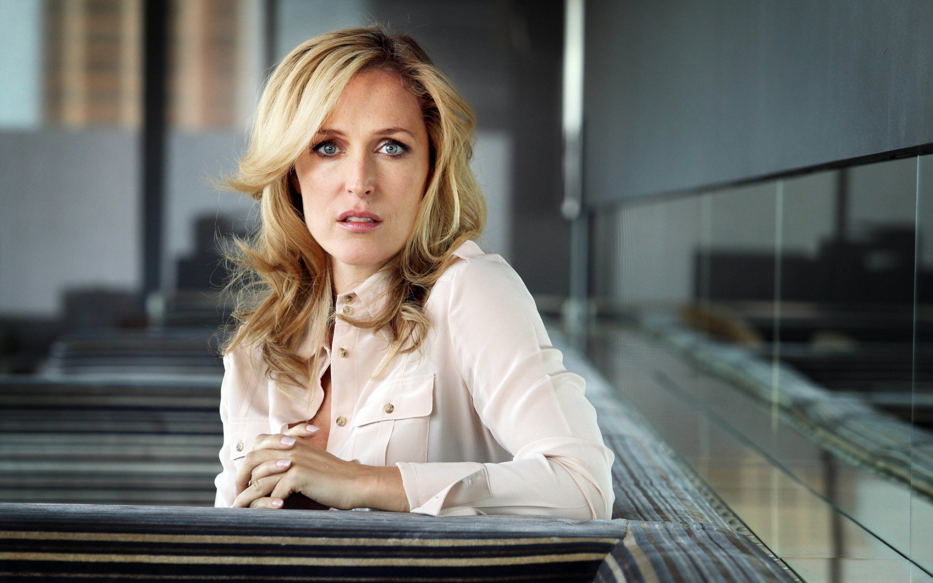 Картинки Gillian anderson, блондинка, глаза, актриса, знаменитость фото и обои на рабочий стол