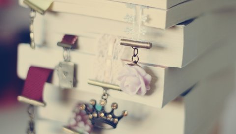 Книги, закладки, украшения