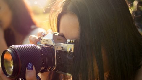 Девушка, брюнетка, камера, фотография