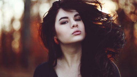 Девушка, ветер, волосы, серьги, фон