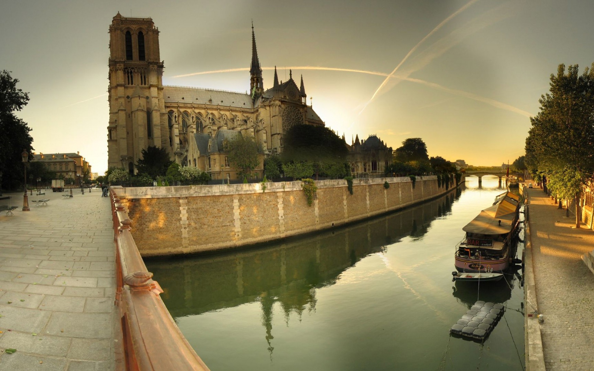 Картинки Париж, собор Нотр-Дам, река, небо фото и обои на рабочий стол