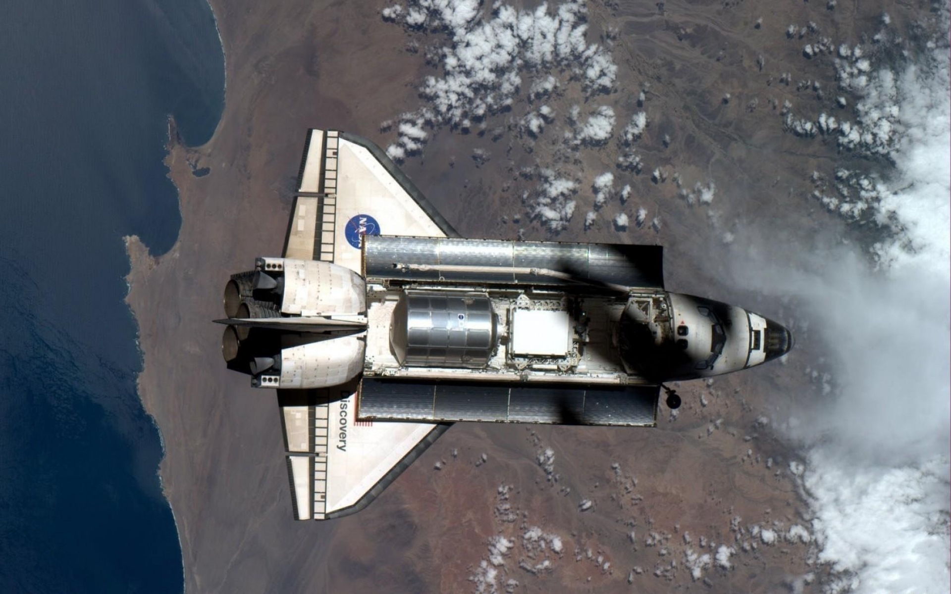 Фото космического корабля в космосе. Корабль Спейс шаттл. Спейс шаттл Дискавери. Спейс шаттл 1969. Спейс шаттл и МКС.