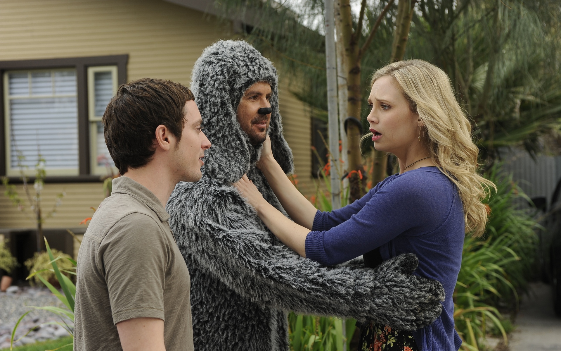 Картинки Wilfred, fiona gabelmann, jason gann, elijah wood, ryan newman, jenna mueller, друзья, ситуация фото и обои на рабочий стол