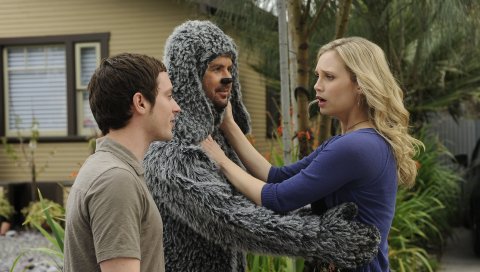 Wilfred, fiona gabelmann, jason gann, elijah wood, ryan newman, jenna mueller, друзья, ситуация