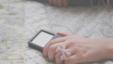 Руки, игрок, девушка, наушники, музыка