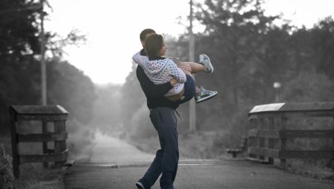 Девушка, парень, руки, улица, вечер, дата
