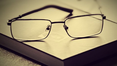 Книги, очки, линзы, рамки