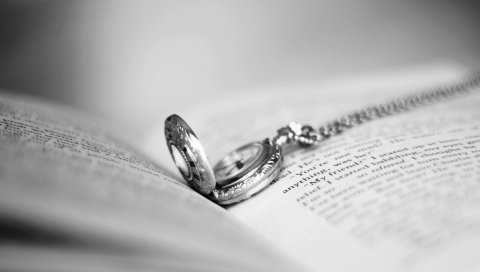 Книга, кулон, часы, черно-белые