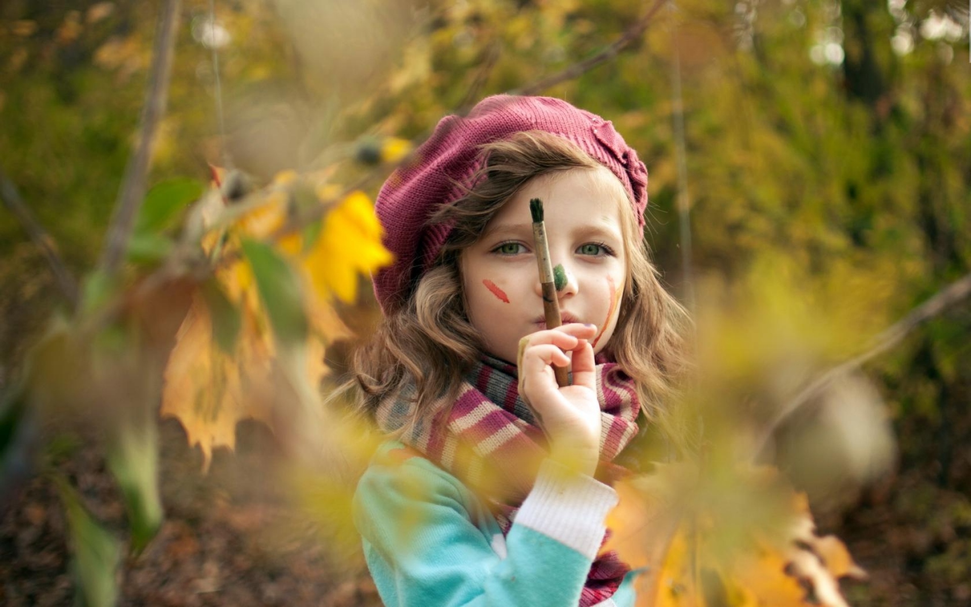 Картинки Ребенок, кисть, краска, листья, осень фото и обои на рабочий стол
