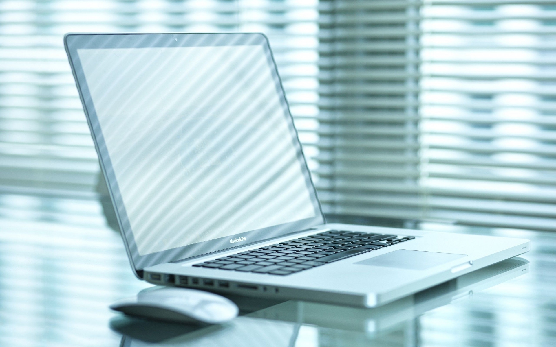 Картинки яблоко, Macbook, компьютерная мышь фото и обои на рабочий стол