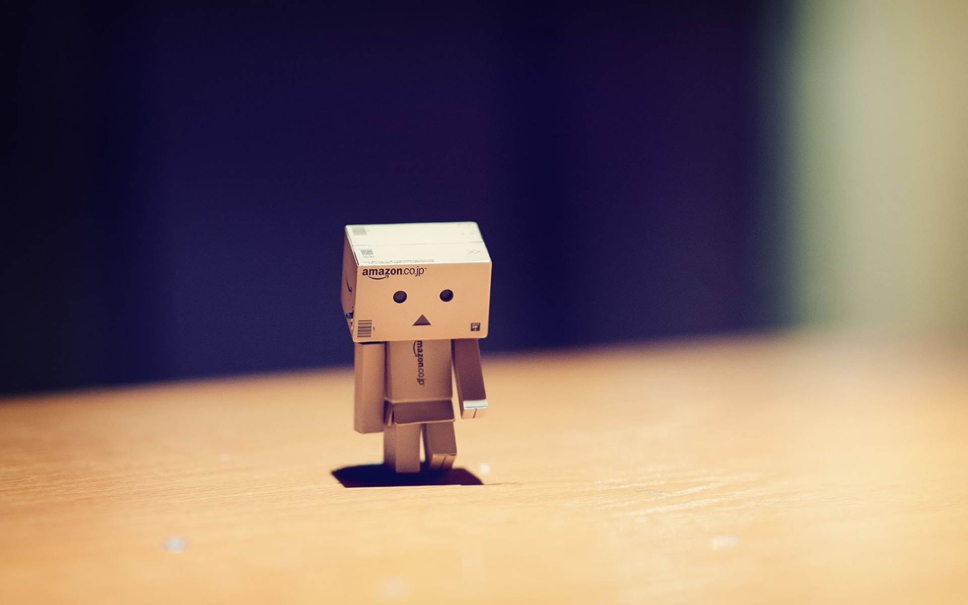 Картинки Danboard, робот, грустный, картонный робот фото и обои на рабочий стол