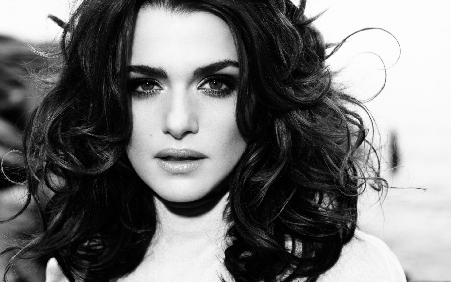 Картинки Rachel weisz, брюнетка, карие глаза, лицо, волосы, черно-белые фото и обои на рабочий стол
