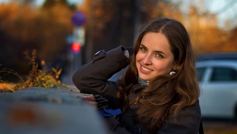 Брюнетка, улица, девушка, улыбка, осень