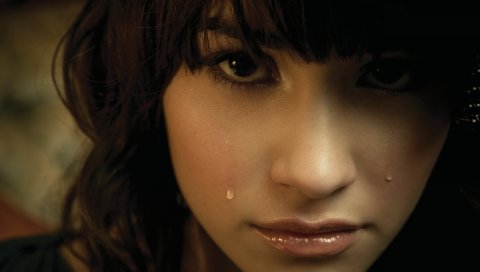Demi lovato, брюнетка, глаза, слезы