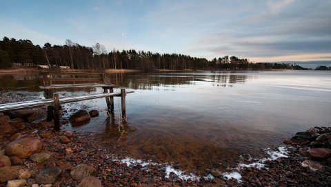 мол, лед, вода, берег, частицы, прозрачная, гладкая поверхность, камни, мокрые, галька