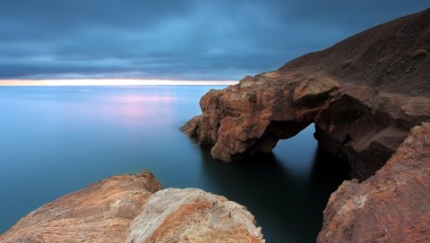 Скалы, побережье, море, горизонт, поверхность воды, облака, небо, пустота