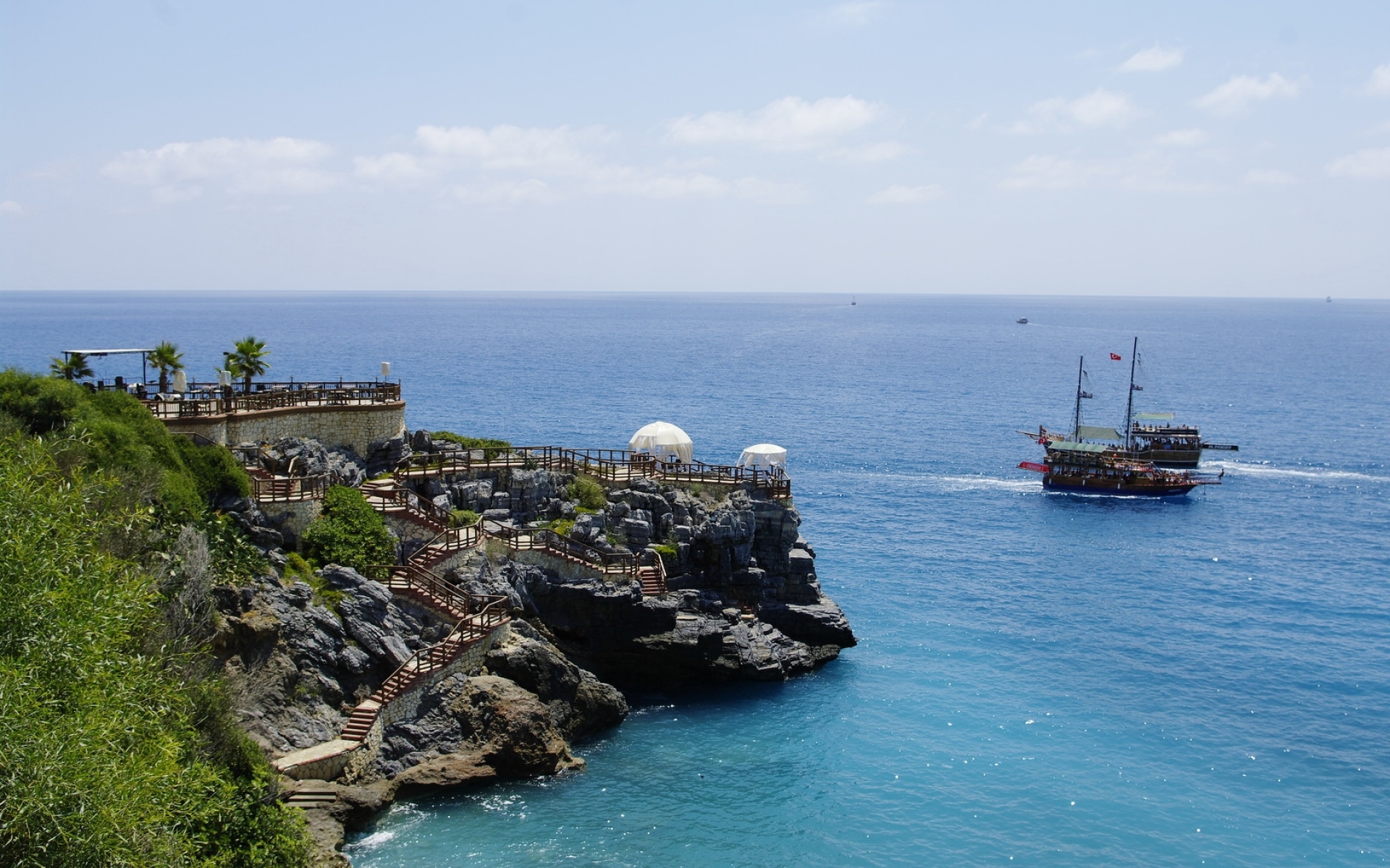 Картинки Море, лодка, корабль, холм, трава фото и обои на рабочий стол
