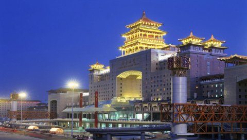 Пекин, станция, здания, дороги, движение, ночь