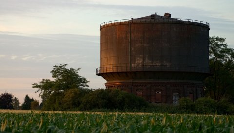 Завод, здания, трава, страна