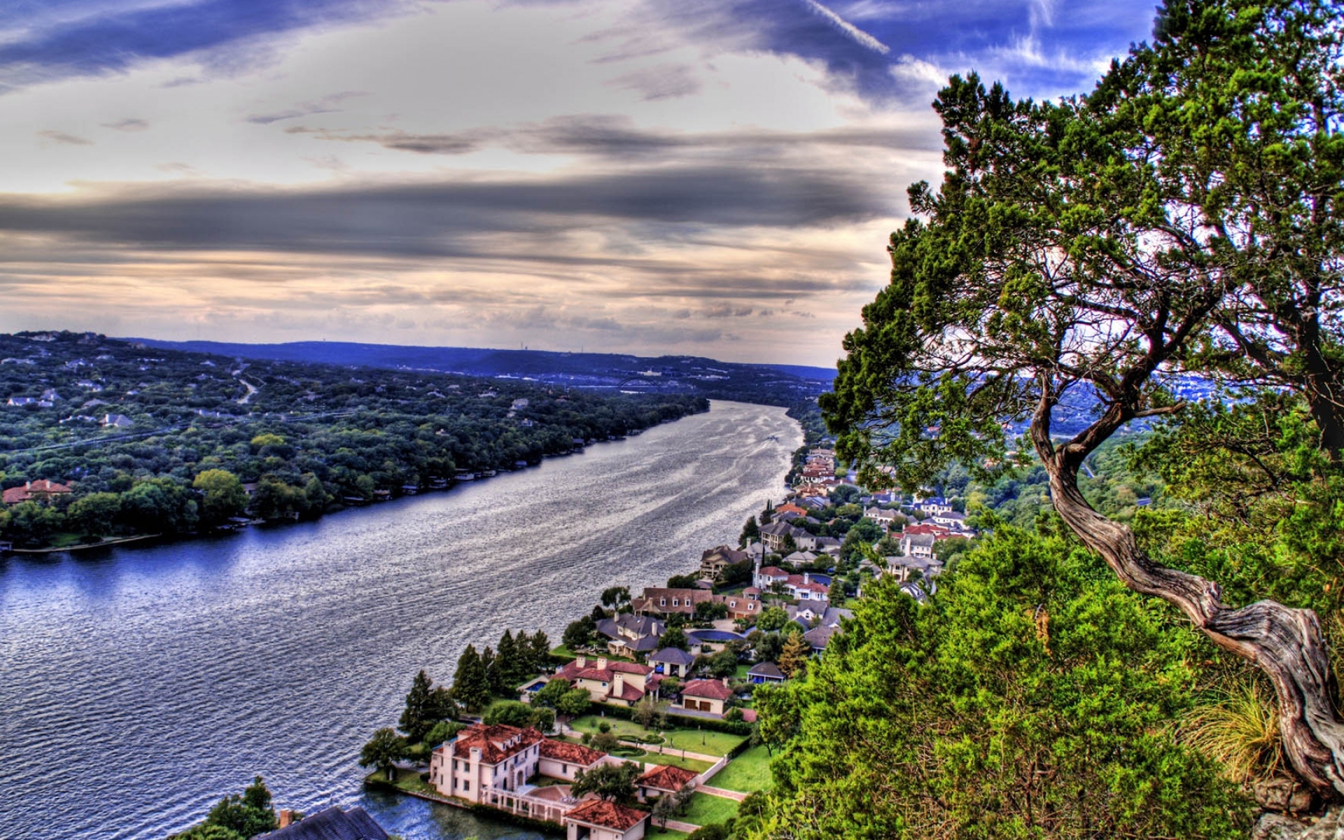 Картинки Река, здания, небо, трава, hdr фото и обои на рабочий стол