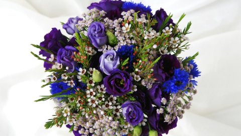 Васильки, lisianthus russell, чайное дерево, букет