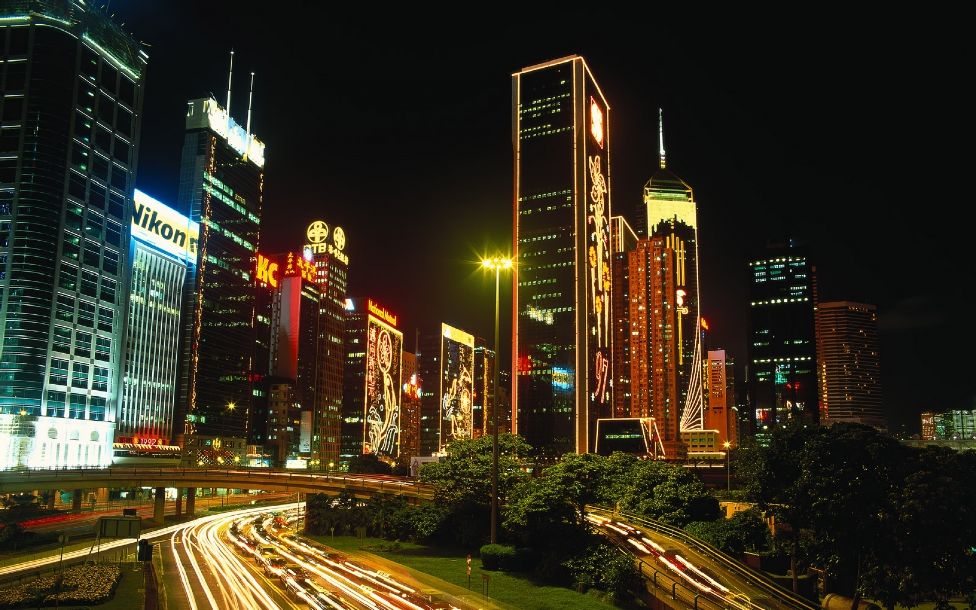 Картинки Hong kong, здания, небоскребы, люди, ночь фото и обои на рабочий стол