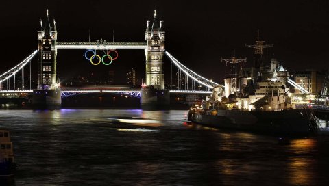 Лондонский мост, олимпийские кольца, корабль