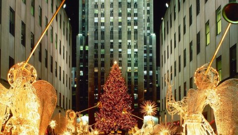 Рождественская елка, гирлянда, статуэтки, небоскребы, город
