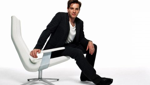 Ewan mcgregor, стул, куртка, актер, знаменитость