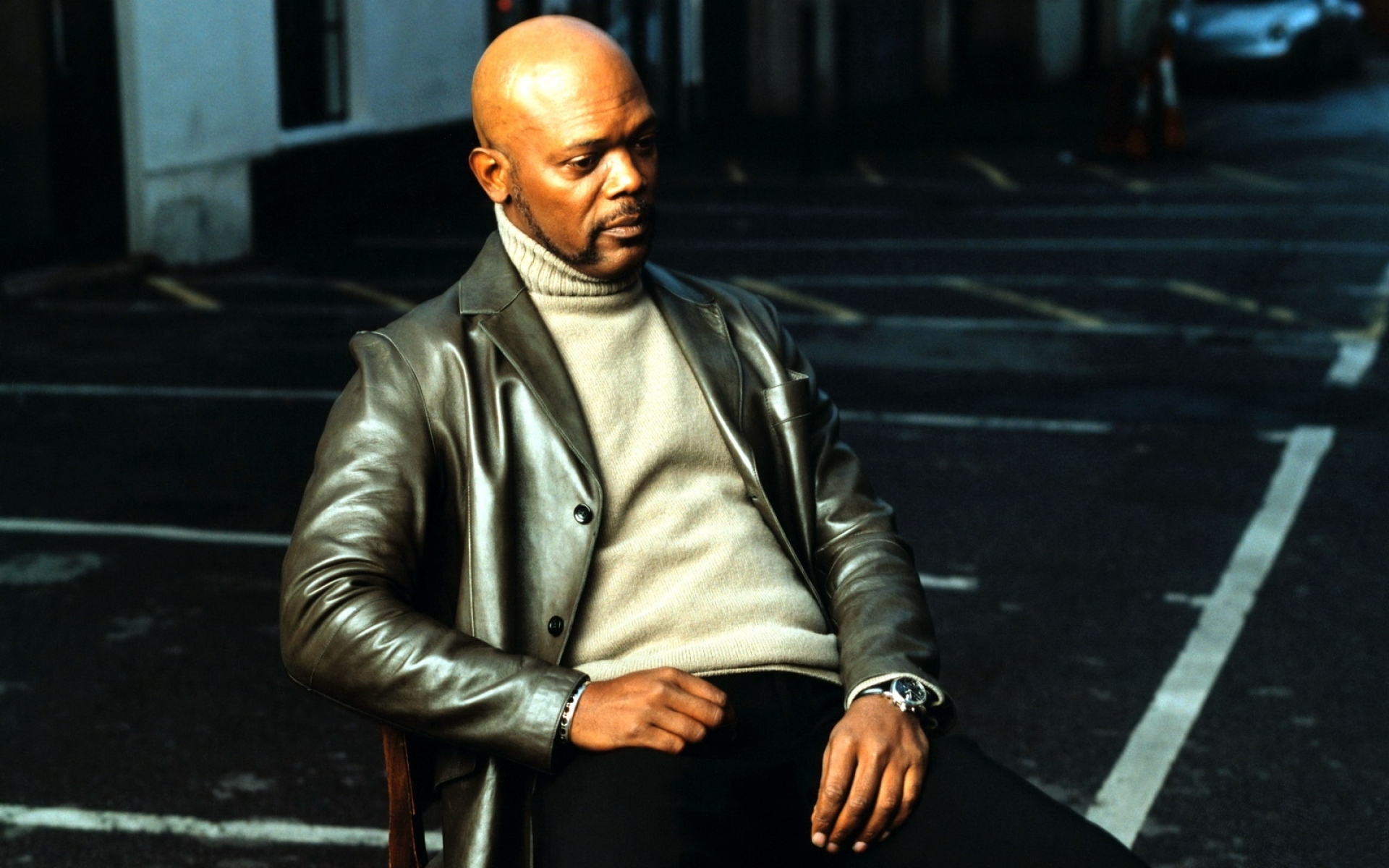 Картинки Samuel l jackson, куртка, свитер, стул, взгляд, актер, знаменитость фото и обои на рабочий стол