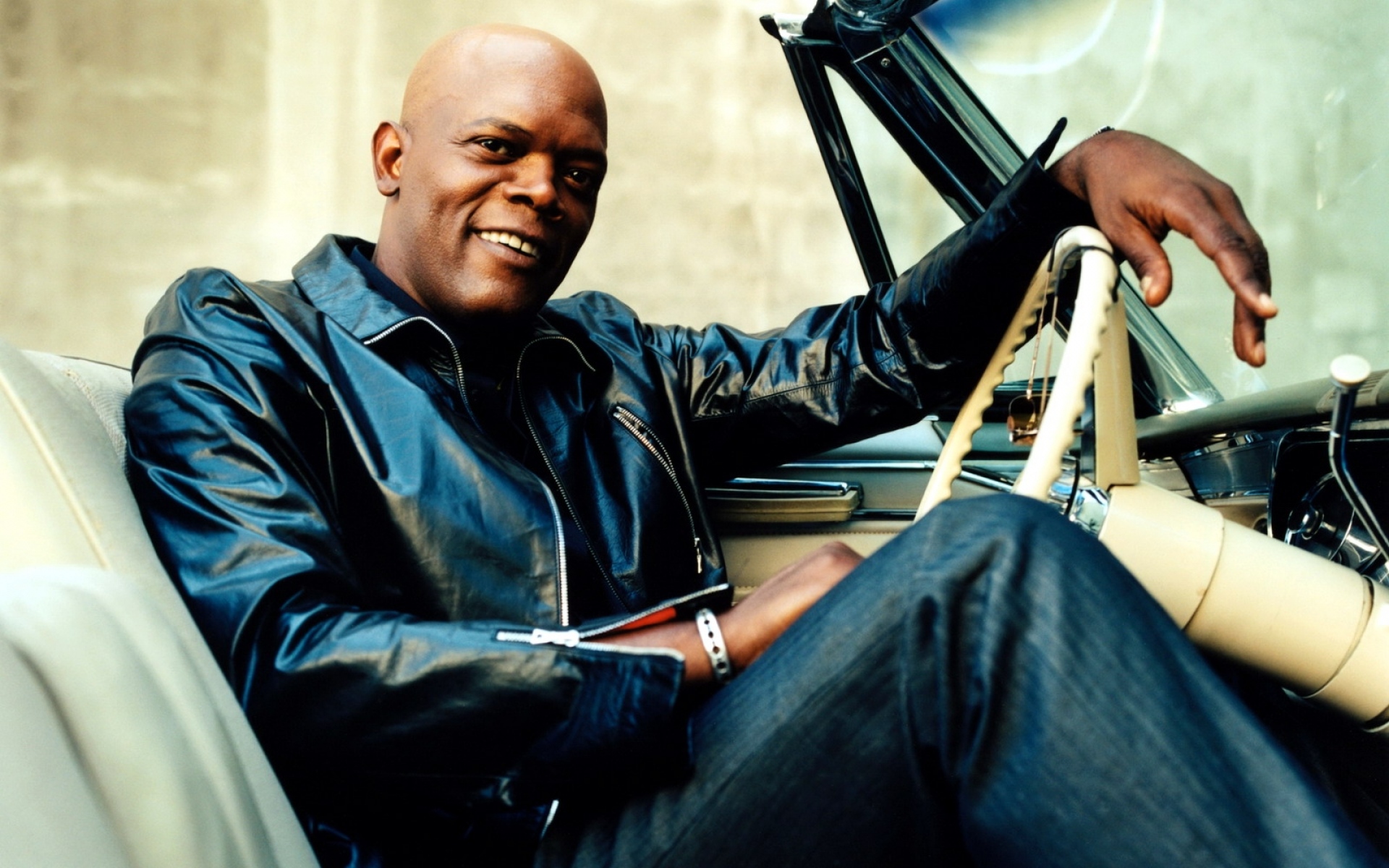 Картинки Samuel l jackson, актер, автомобиль, колесо фото и обои на рабочий стол