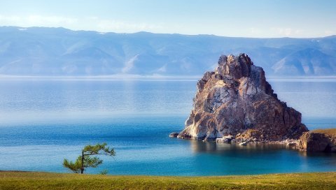 озера, скалы, побережье, дымка, горы, расстояние, гладкая поверхность