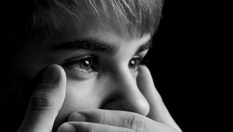 Justin bieber, лицо, руки, глаза, черно-белые
